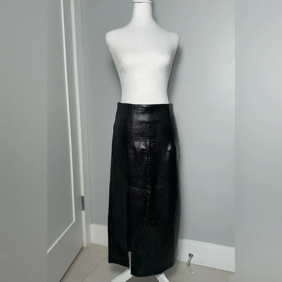 BLACK Croc Embossed Faux Leather Midi Skirt - Picture 2 of 7